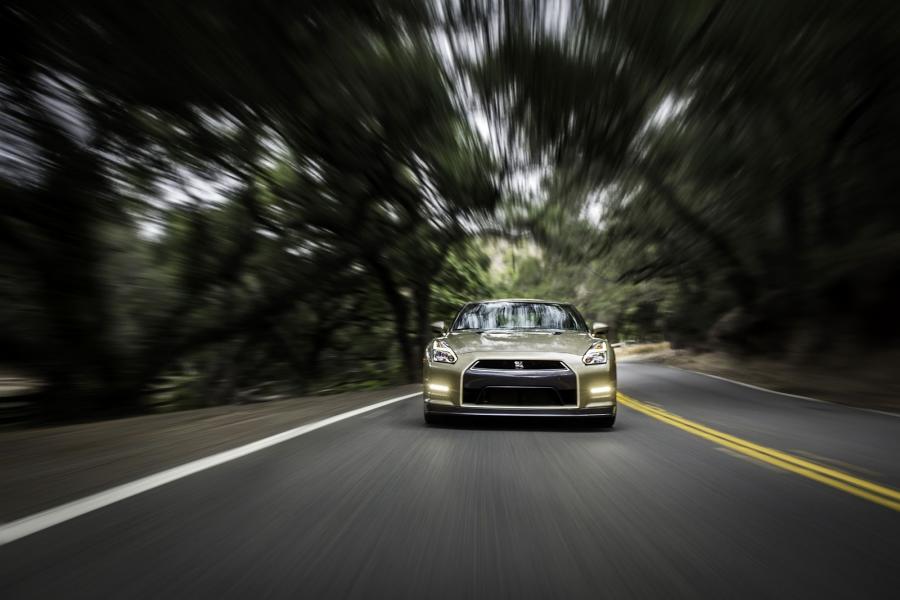  Nissan GT-R 45th Anniversary Gold Edition 2015 года  (фото 10 из 22)